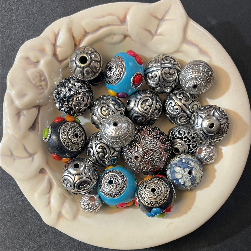 Silver tone bundle of large beads